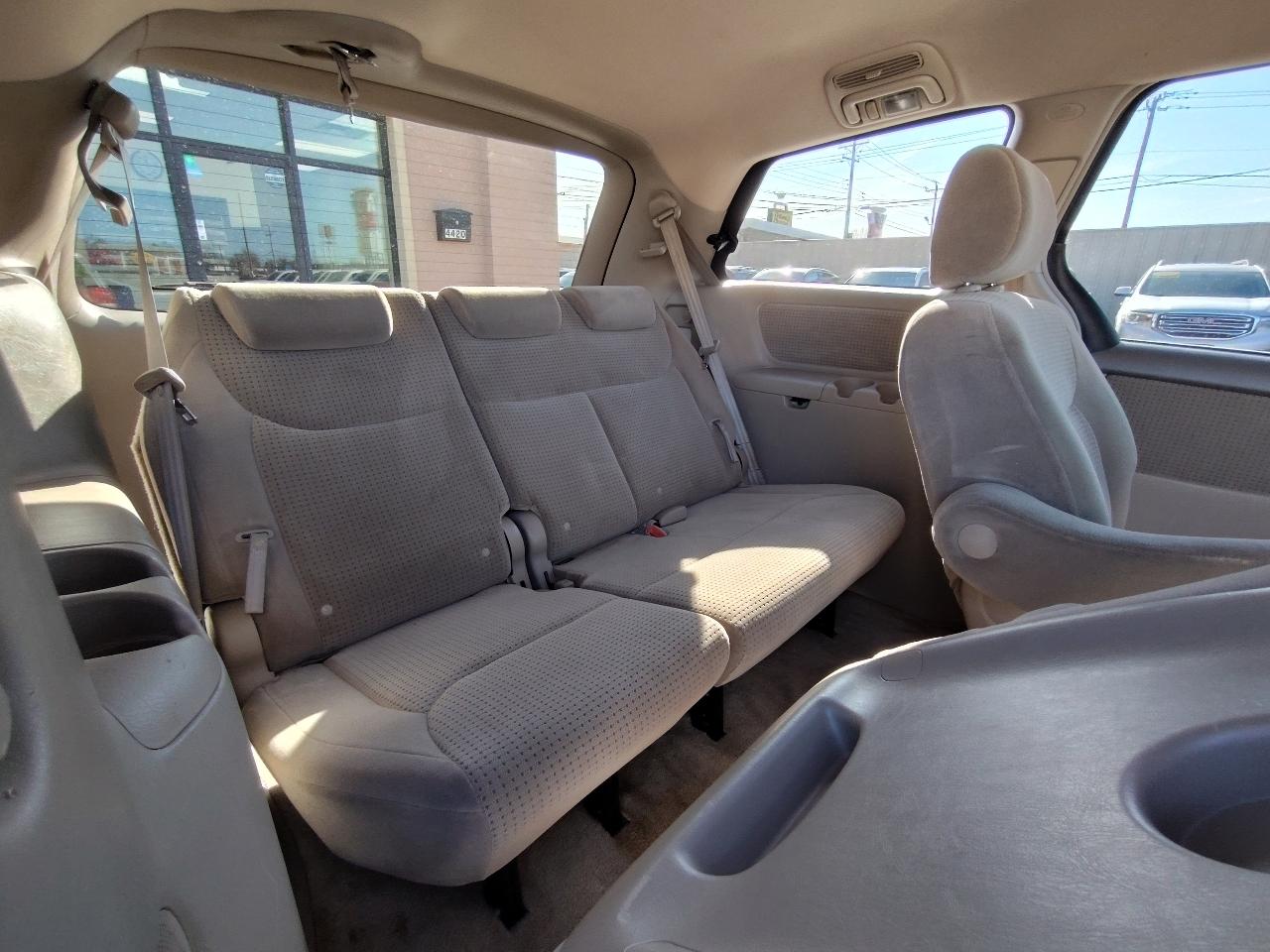 Toyota Sienna LE 7-Passenger 2006