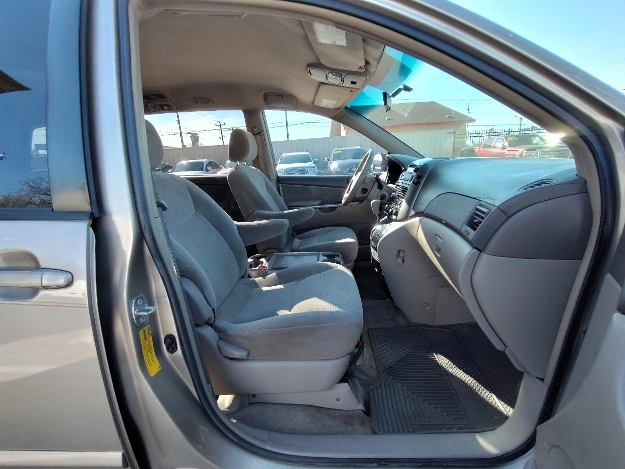 Toyota Sienna LE 7-Passenger 2006