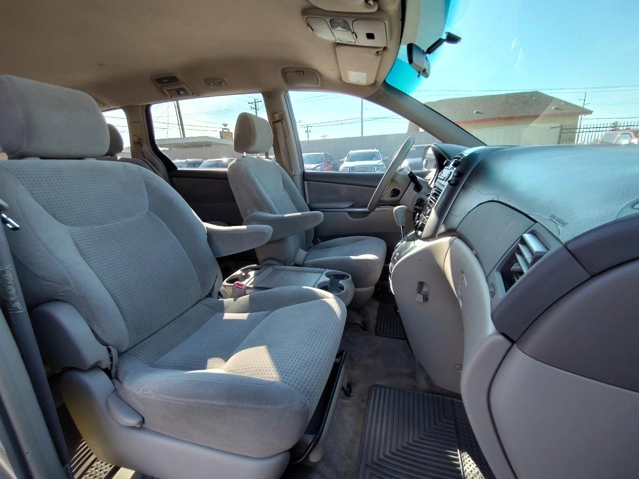 Toyota Sienna LE 7-Passenger 2006