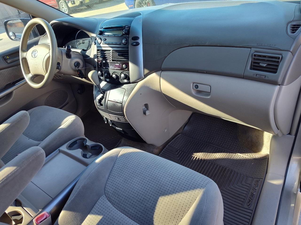 Toyota Sienna LE 7-Passenger 2006