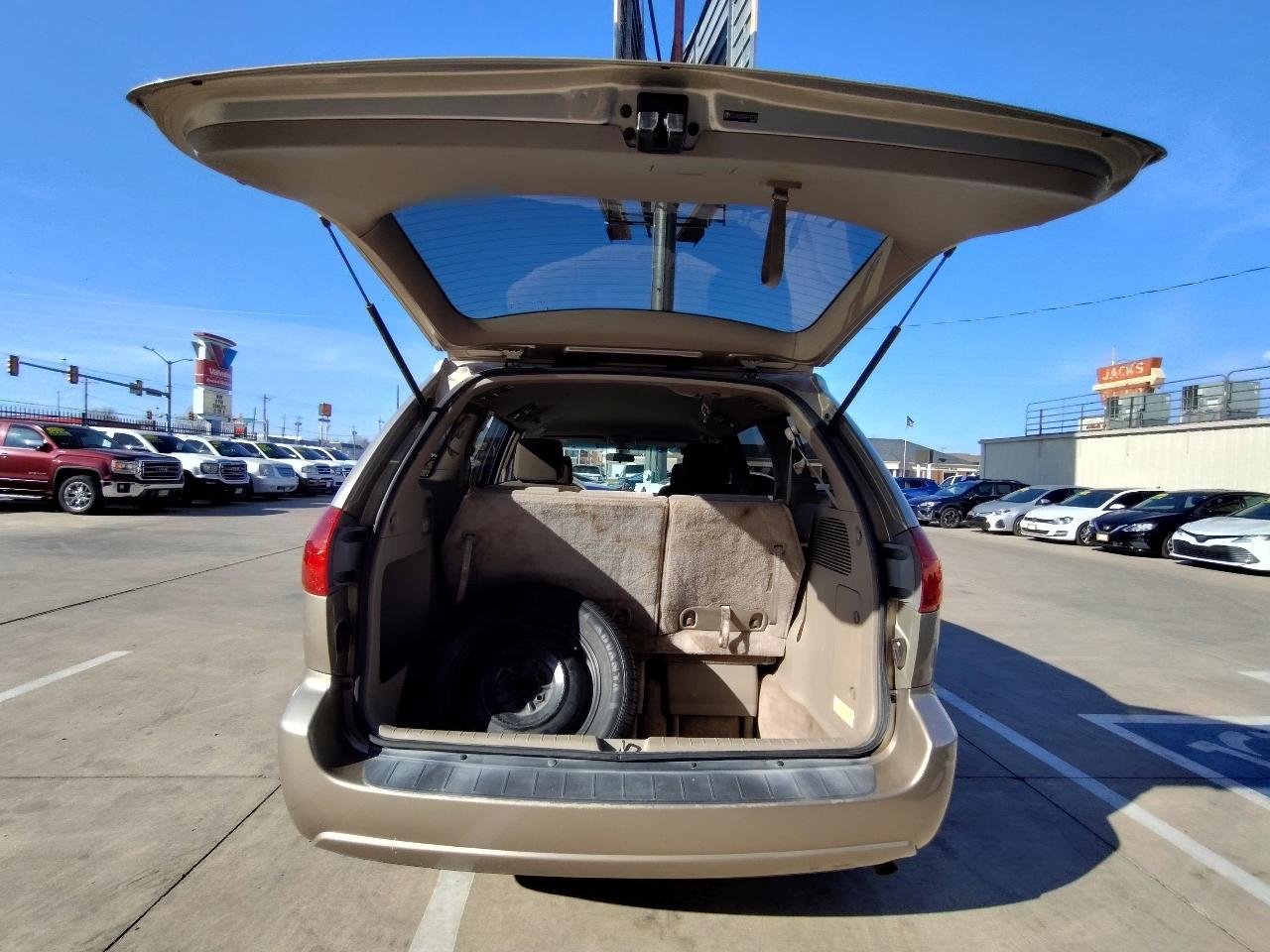 Toyota Sienna LE 7-Passenger 2006