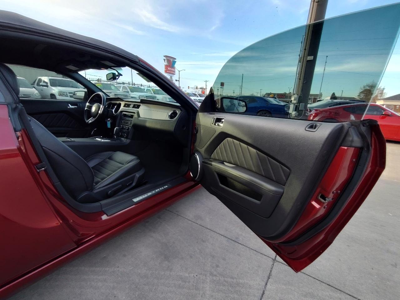 Ford Mustang V6 Premium Convertible 2014