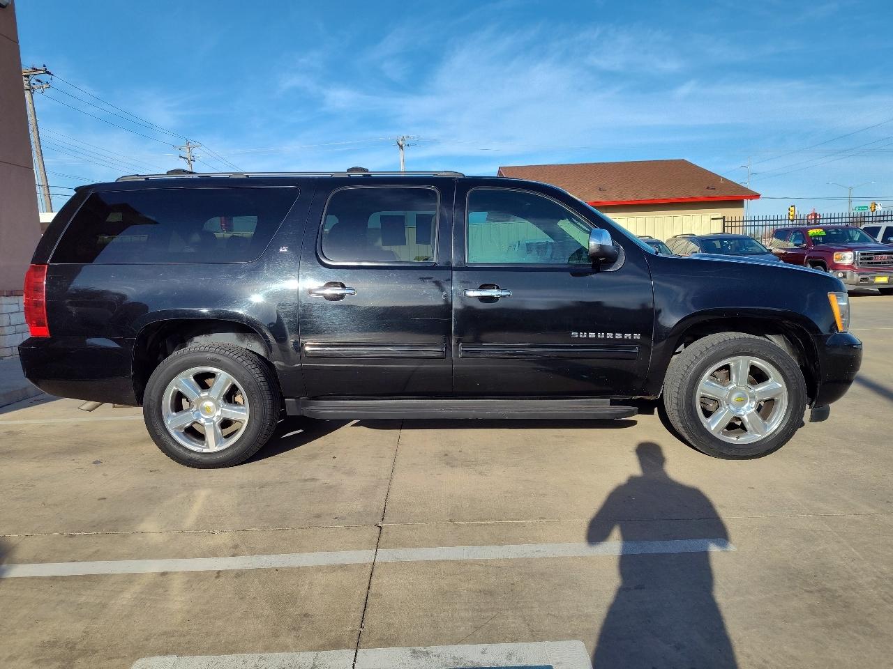 Chevrolet Suburban LT 1500 2011