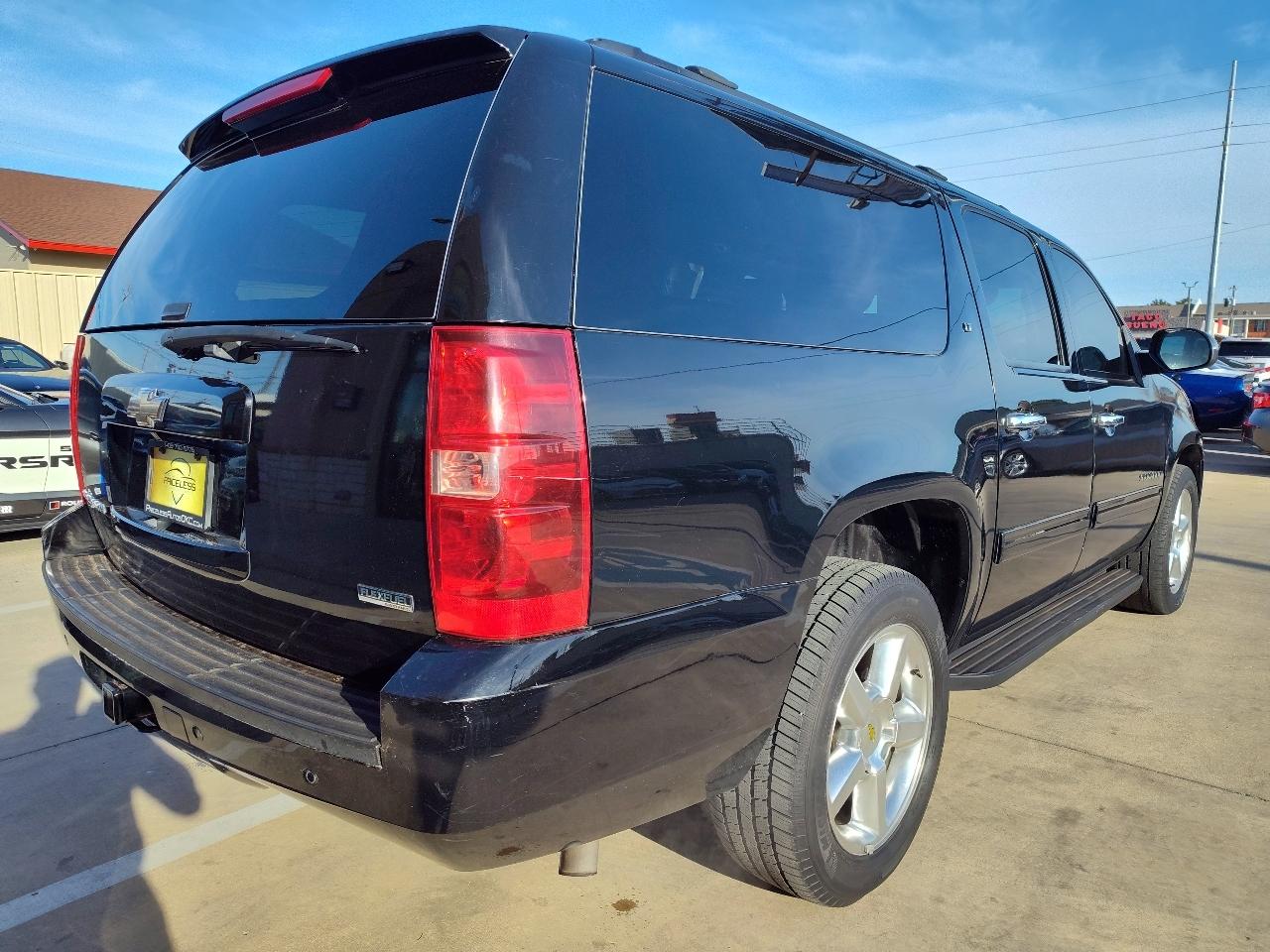 Chevrolet Suburban LT 1500 2011