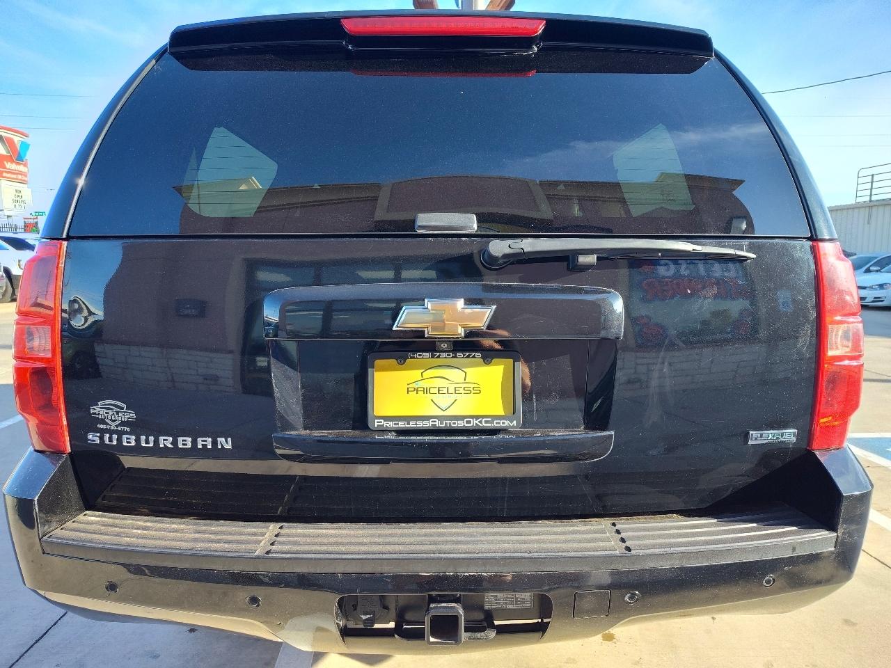 Chevrolet Suburban LT 1500 2011