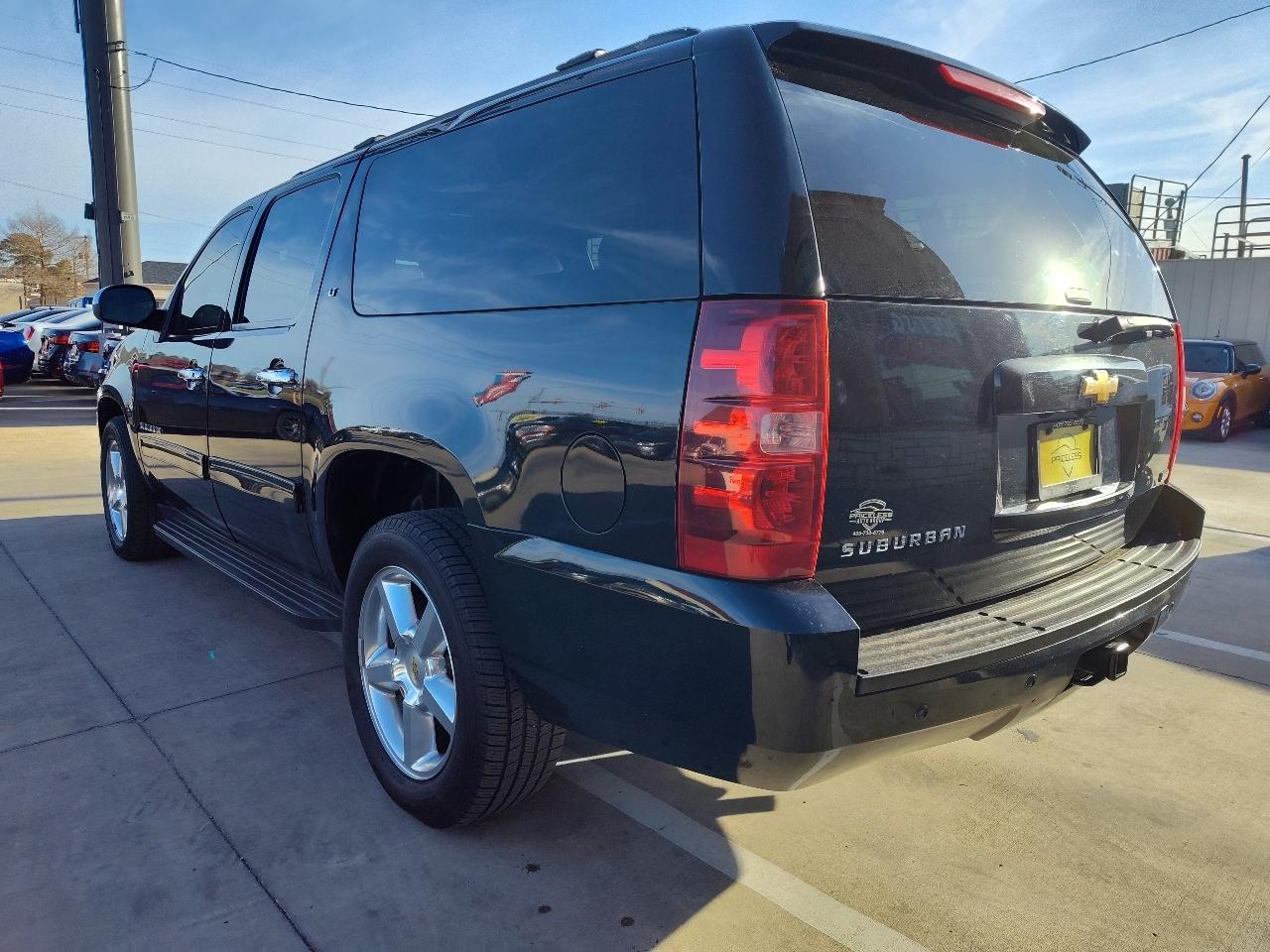 Chevrolet Suburban LT 1500 2011