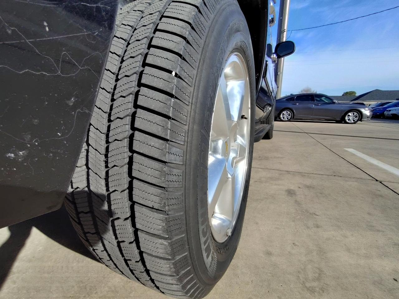 Chevrolet Suburban LT 1500 2011