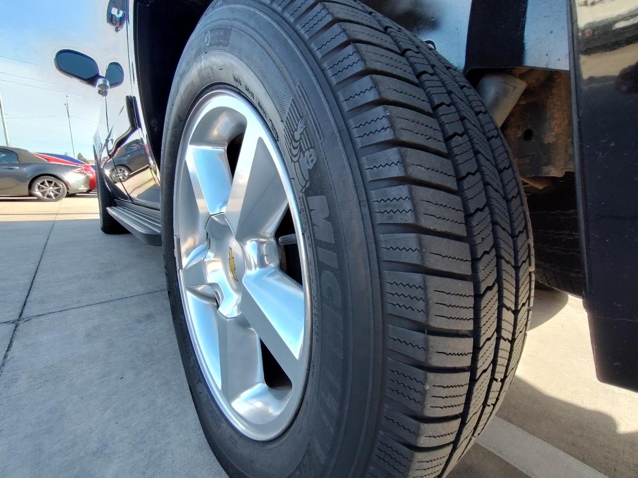 Chevrolet Suburban LT 1500 2011