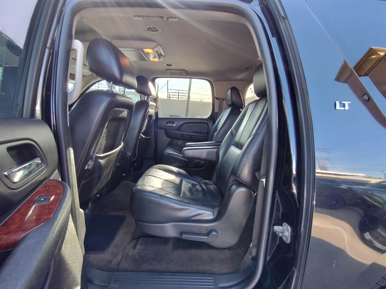 Chevrolet Suburban LT 1500 2011