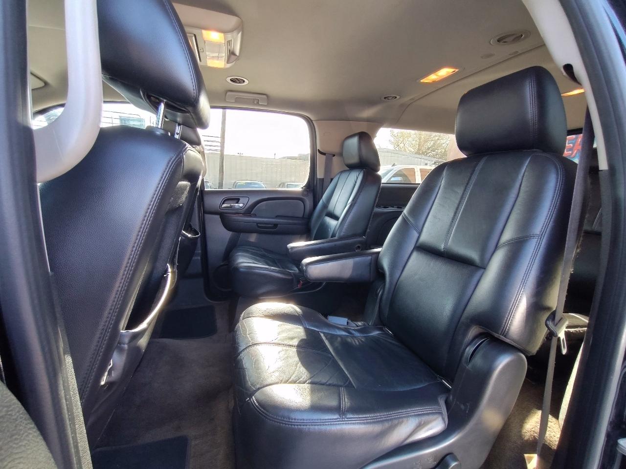 Chevrolet Suburban LT 1500 2011