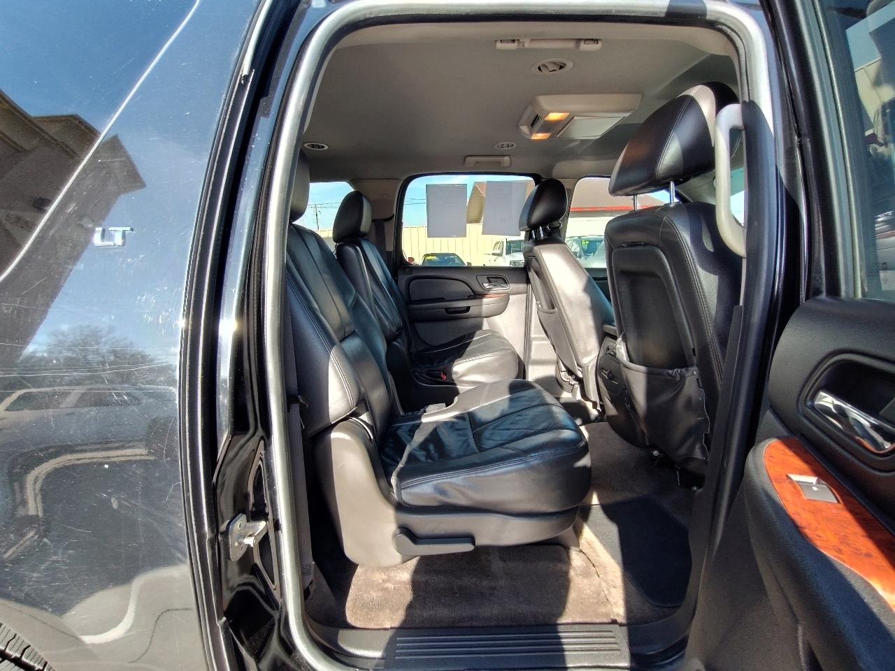 Chevrolet Suburban LT 1500 2011