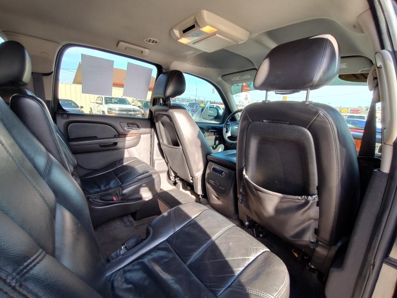 Chevrolet Suburban LT 1500 2011