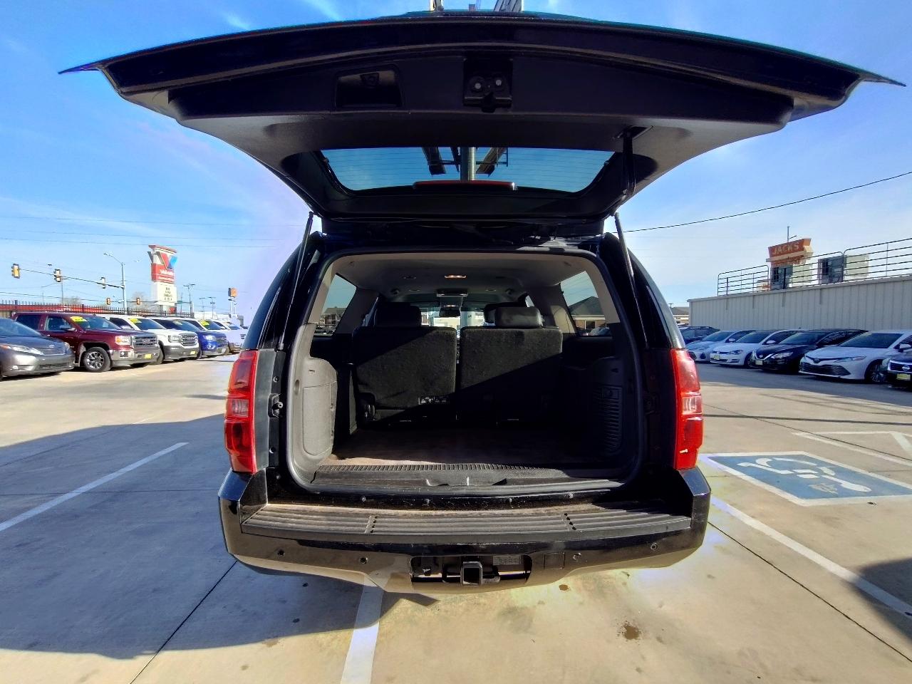 Chevrolet Suburban LT 1500 2011