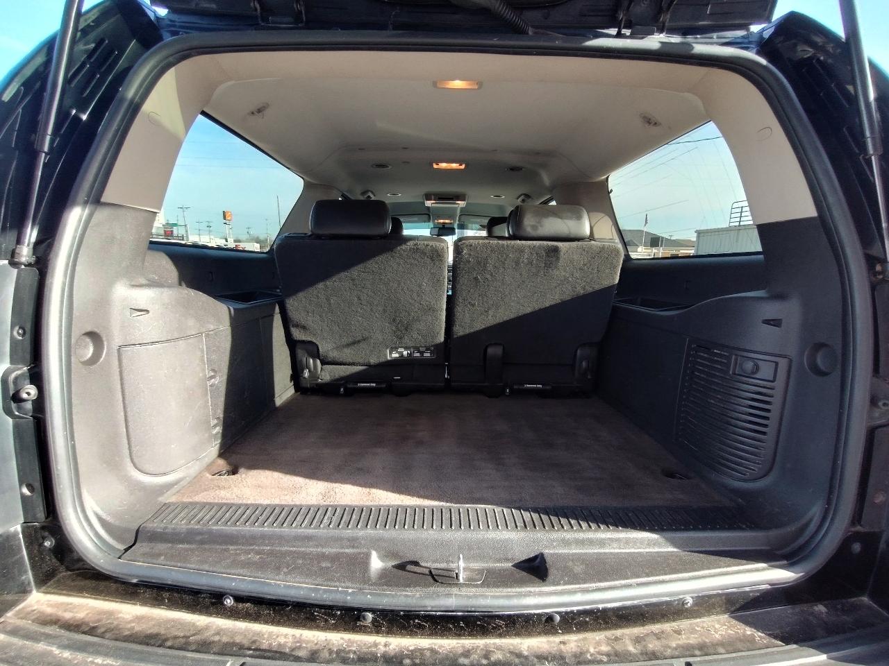 Chevrolet Suburban LT 1500 2011