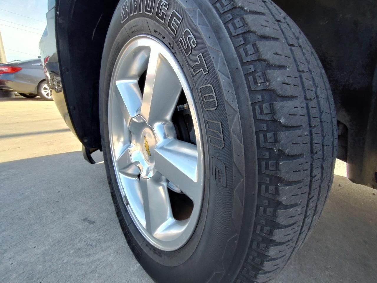 Chevrolet Suburban LT 1500 2011