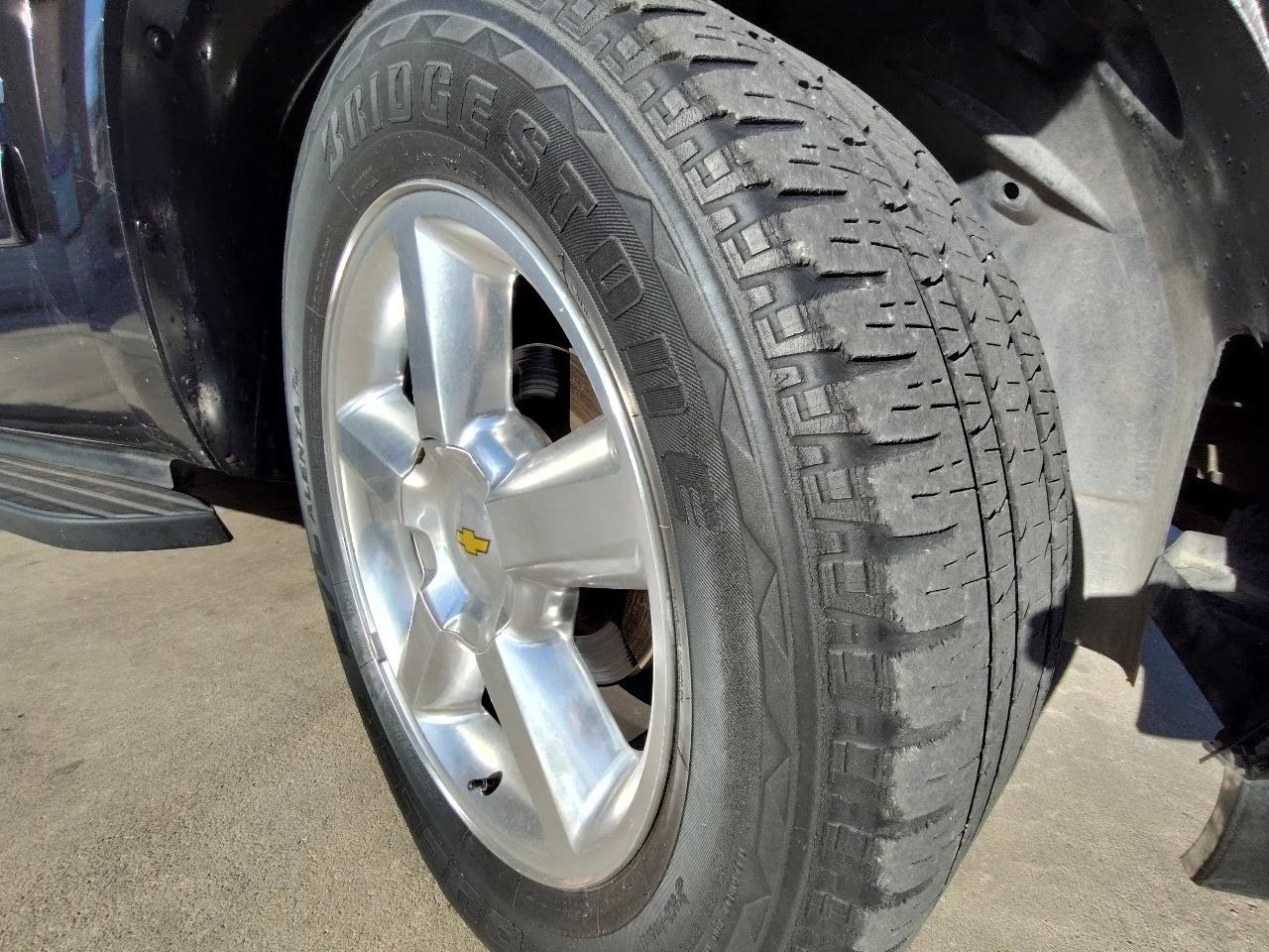 Chevrolet Suburban LT 1500 2011