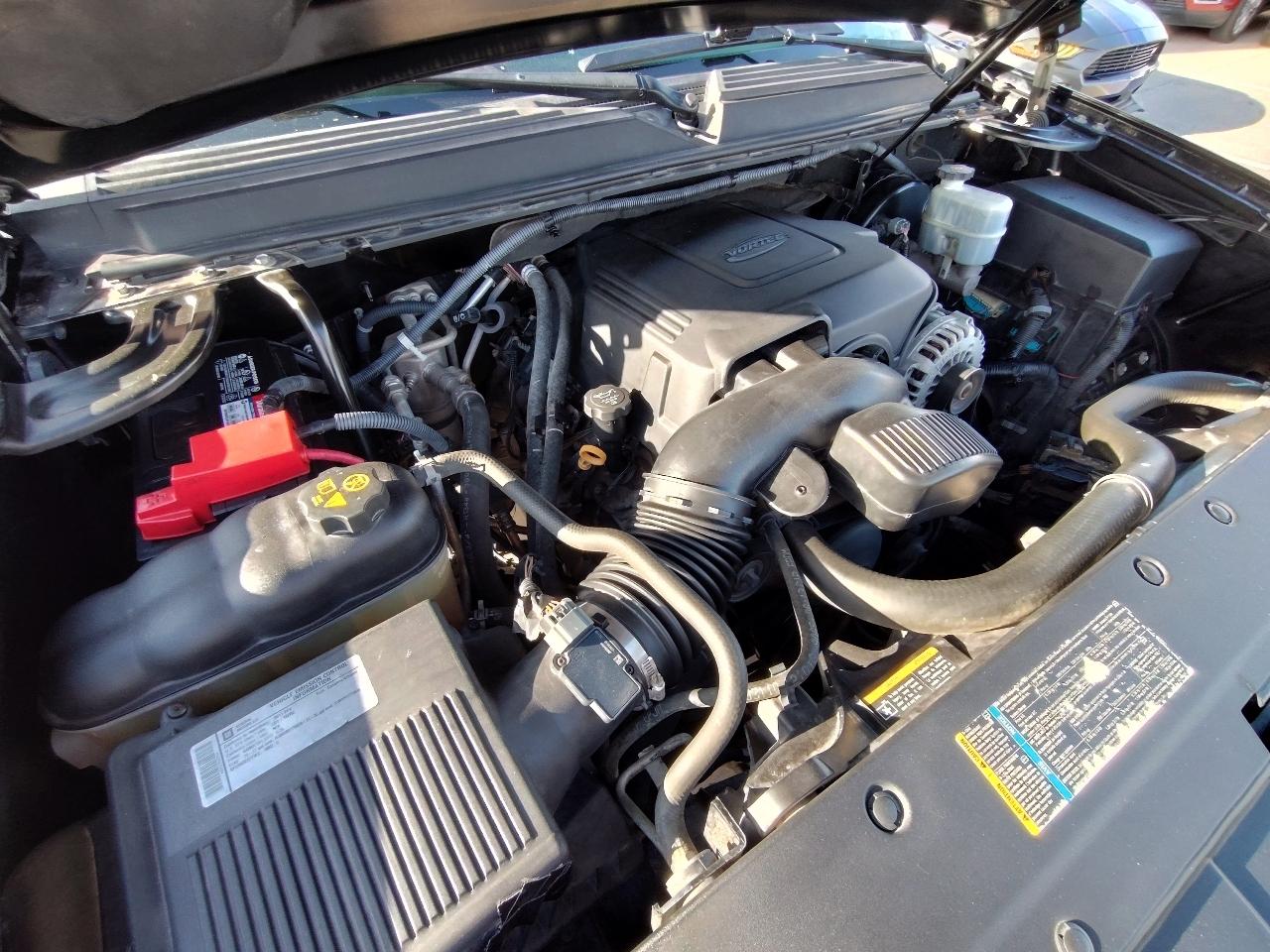 Chevrolet Suburban LT 1500 2011