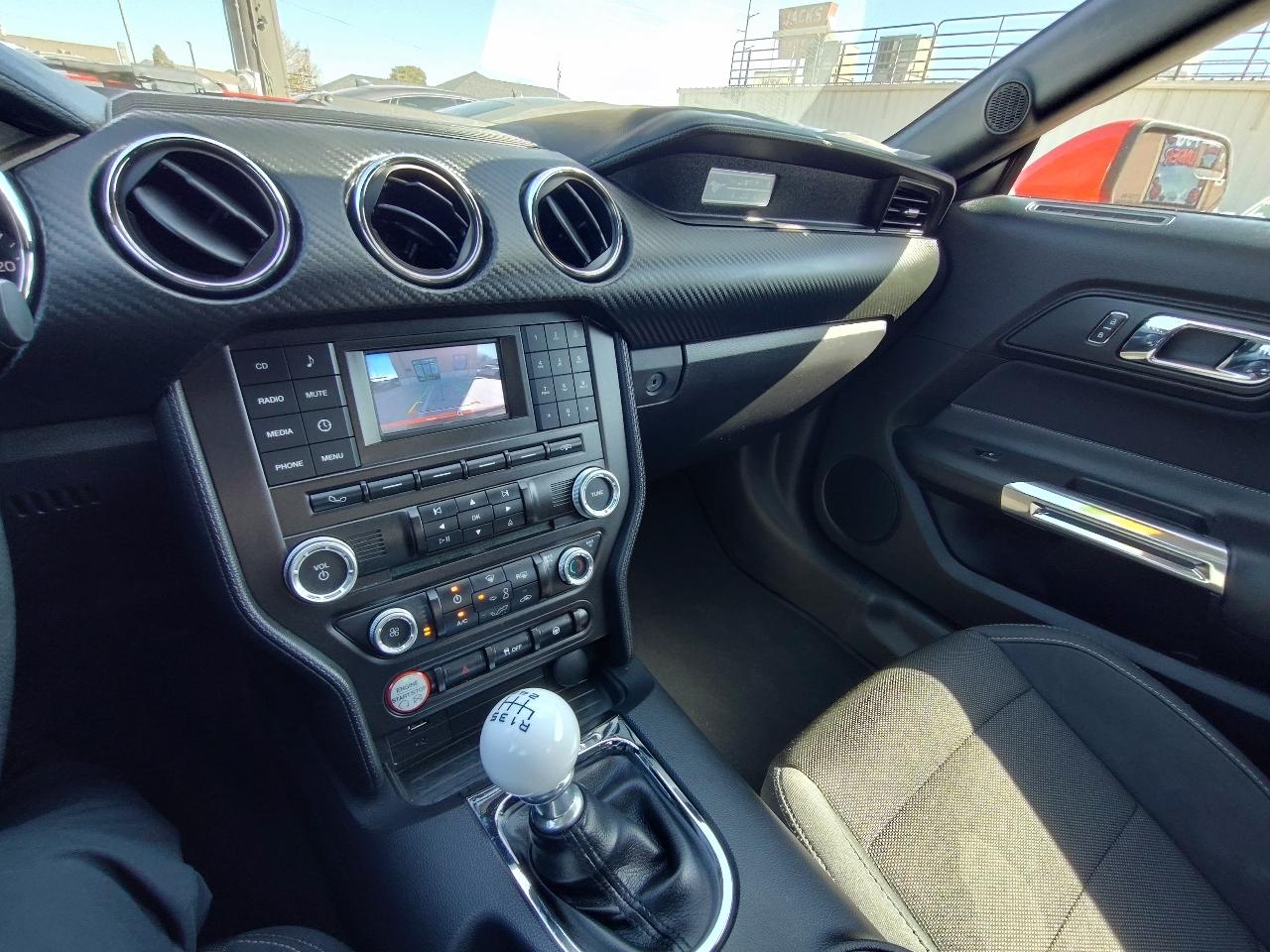 Ford Mustang V6 Deluxe Coupe 2017