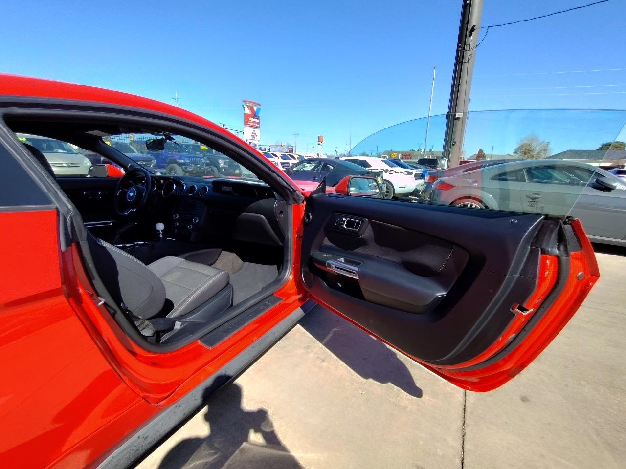 Ford Mustang V6 Deluxe Coupe 2017