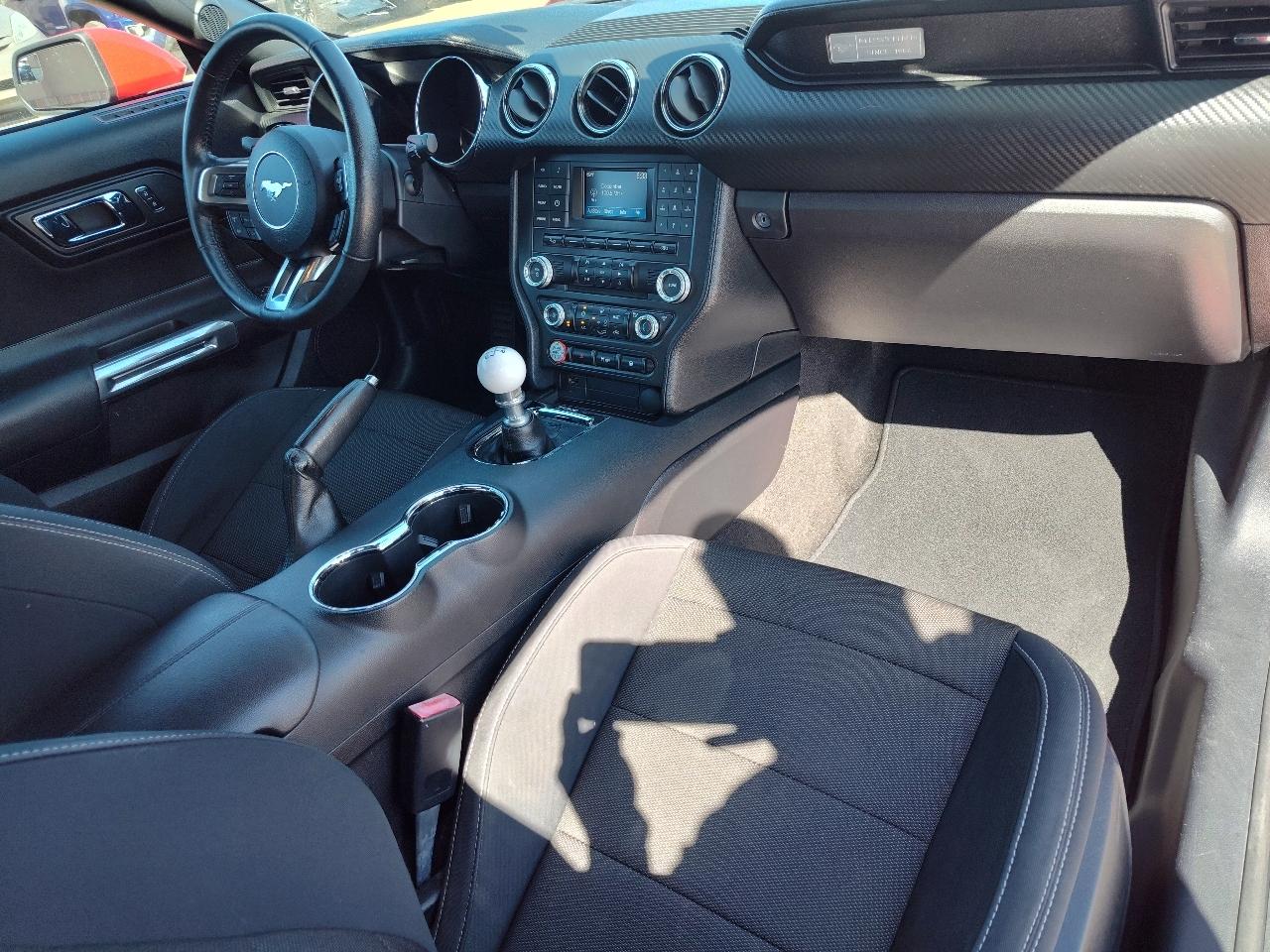 Ford Mustang V6 Deluxe Coupe 2017