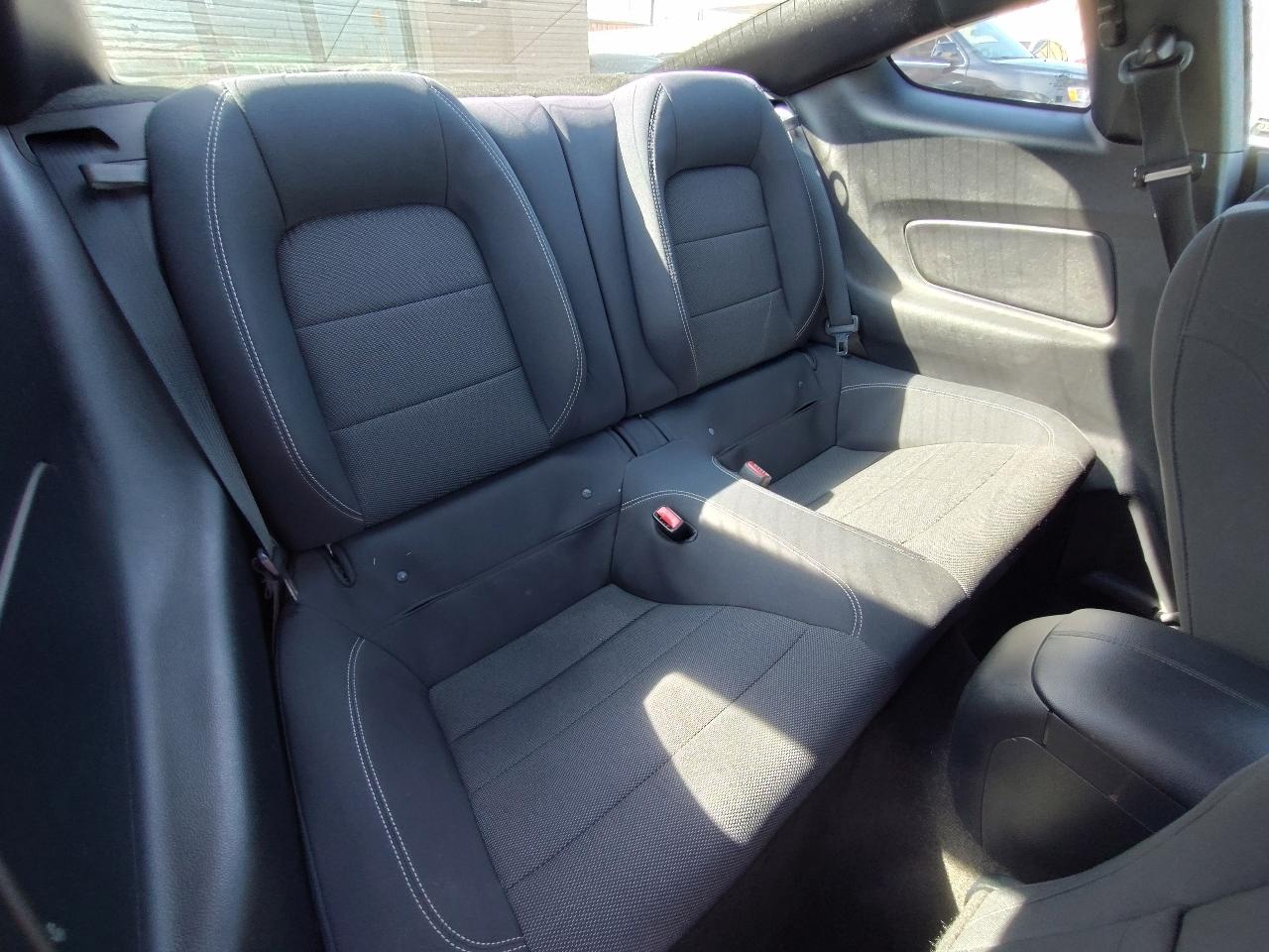 Ford Mustang V6 Deluxe Coupe 2017