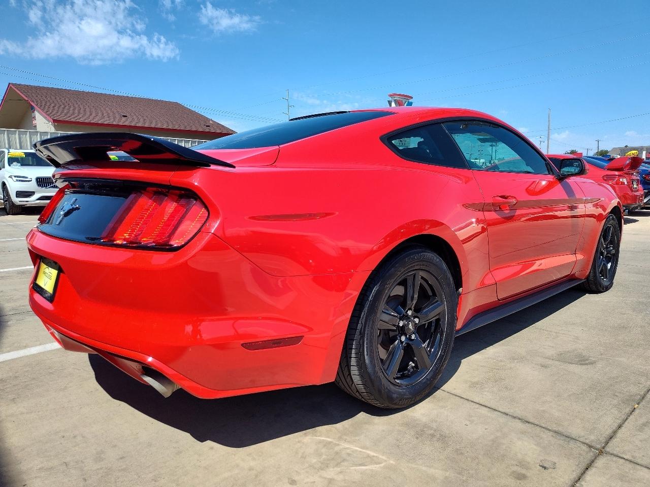 2017 Ford Mustang V6 - Photo 4