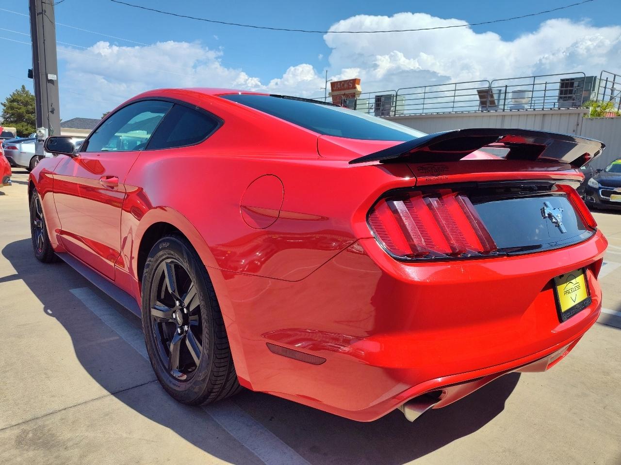 2017 Ford Mustang V6 - Photo 6