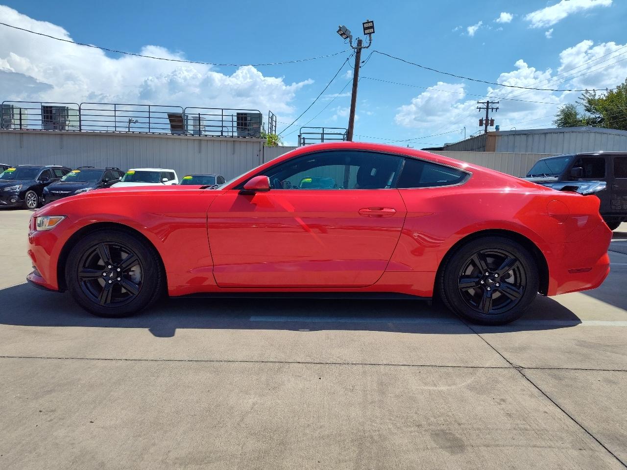 2017 Ford Mustang V6 - Photo 7