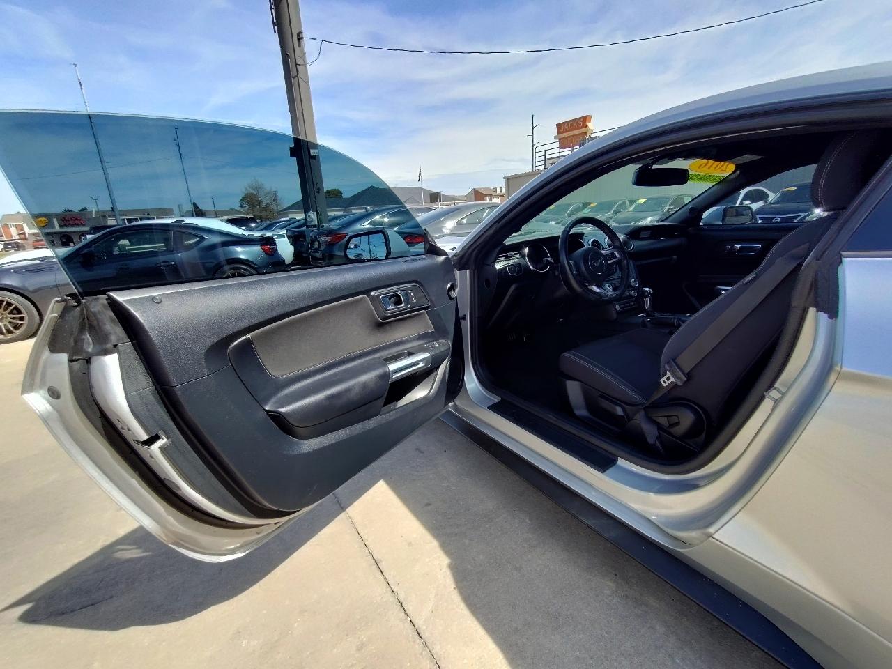 Ford Mustang V6 Coupe 2016