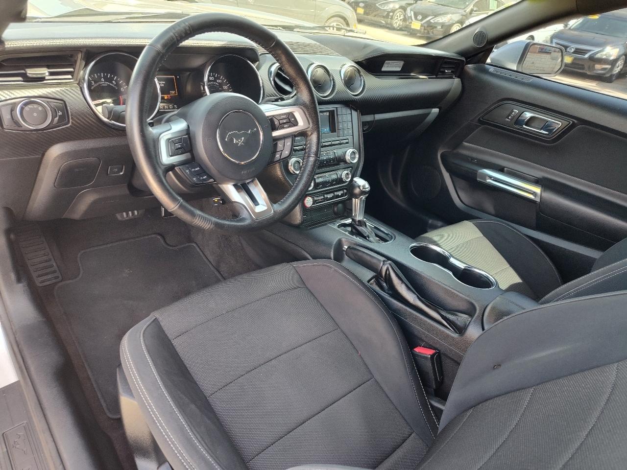 Ford Mustang V6 Coupe 2016