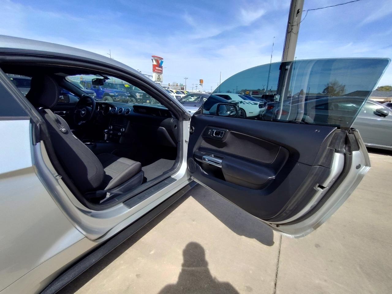 Ford Mustang V6 Coupe 2016