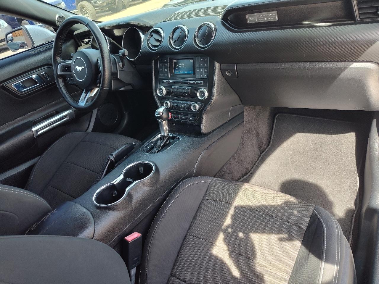 Ford Mustang V6 Coupe 2016