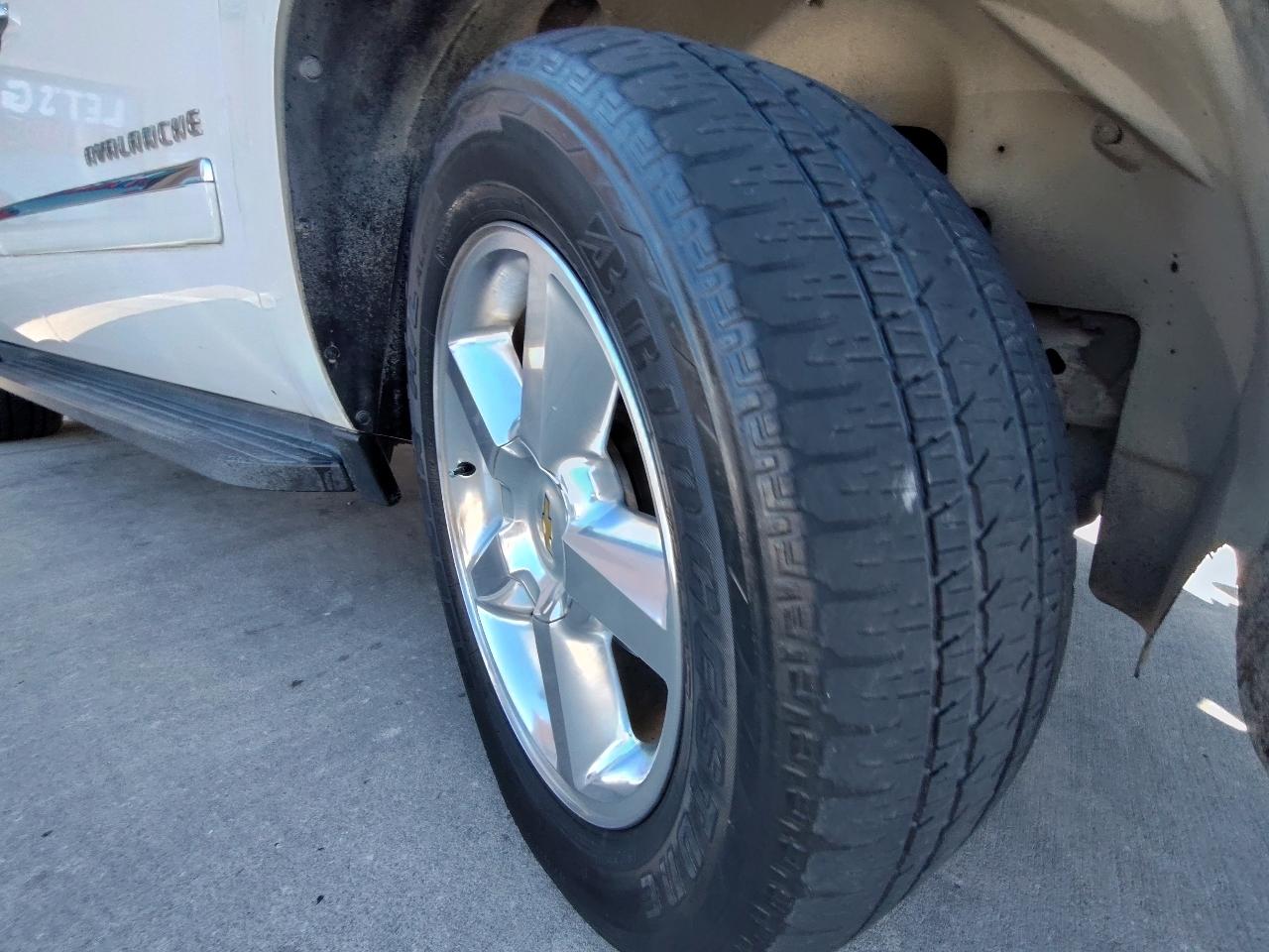 Chevrolet Avalanche LTZ 4D SUV 4WD 2011