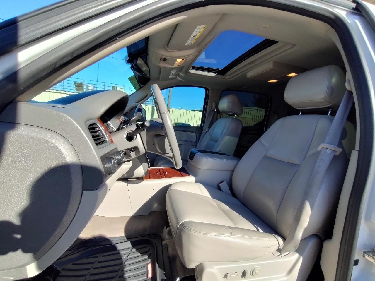 Chevrolet Avalanche LTZ 4D SUV 4WD 2011