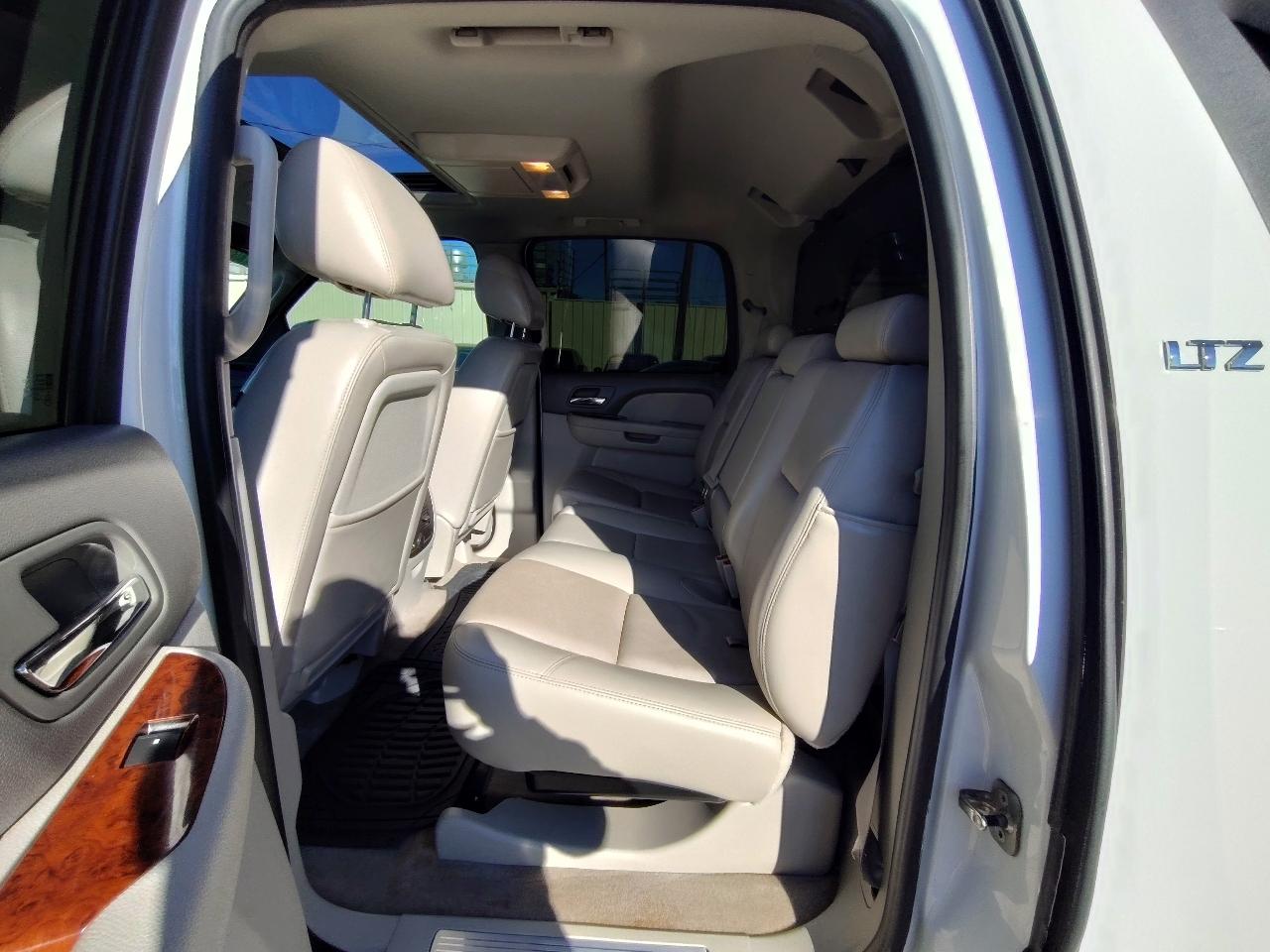 Chevrolet Avalanche LTZ 4D SUV 4WD 2011