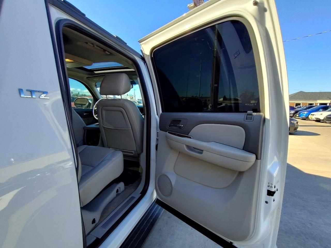 Chevrolet Avalanche LTZ 4D SUV 4WD 2011