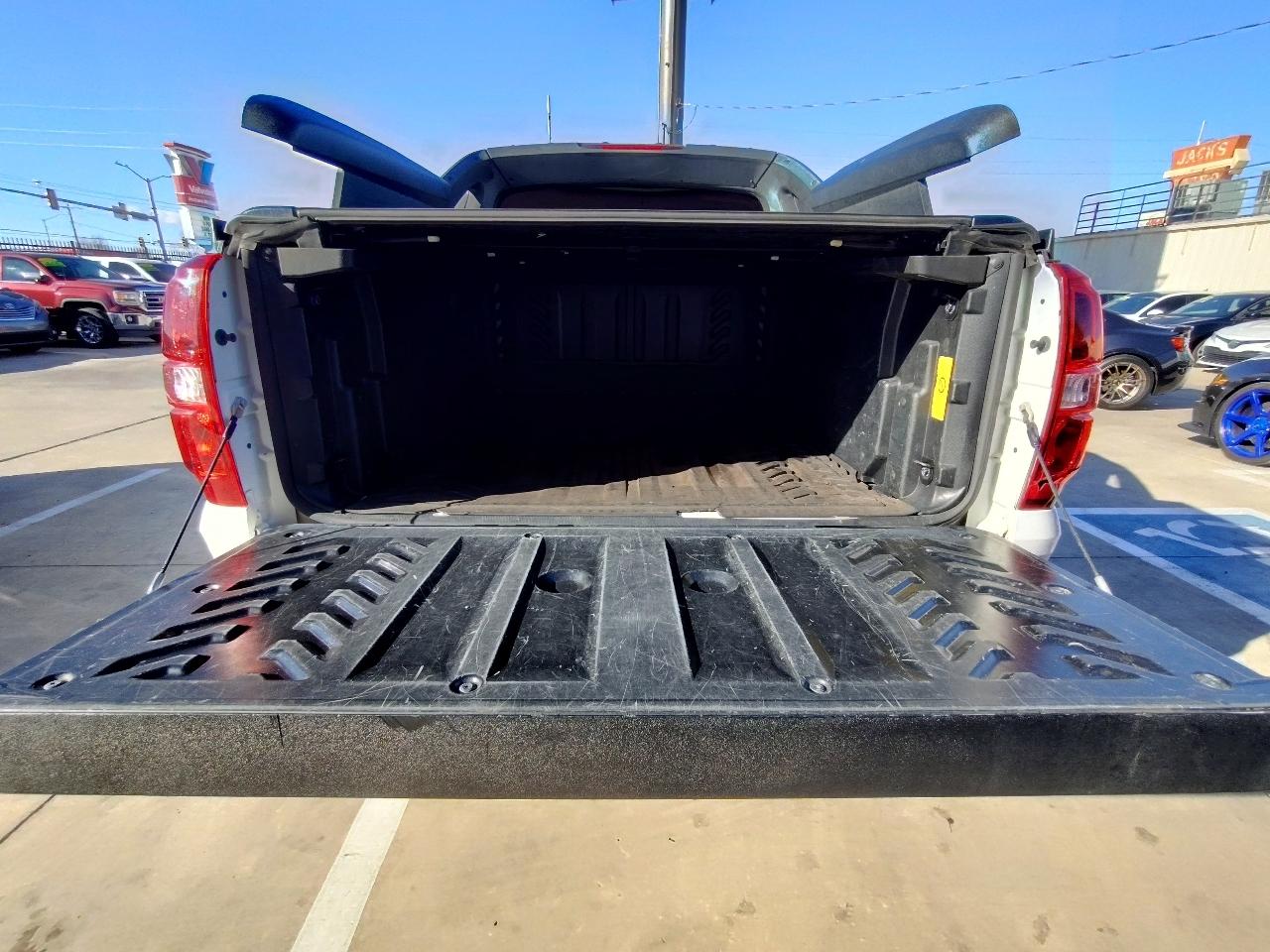 Chevrolet Avalanche LTZ 4D SUV 4WD 2011