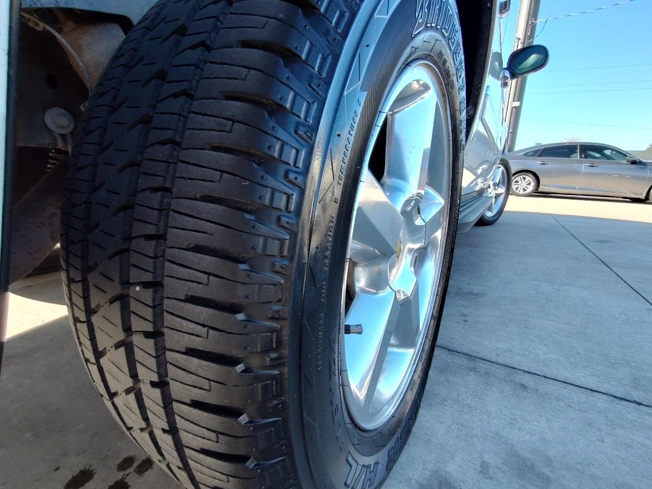 Chevrolet Avalanche LTZ 4D SUV 4WD 2011