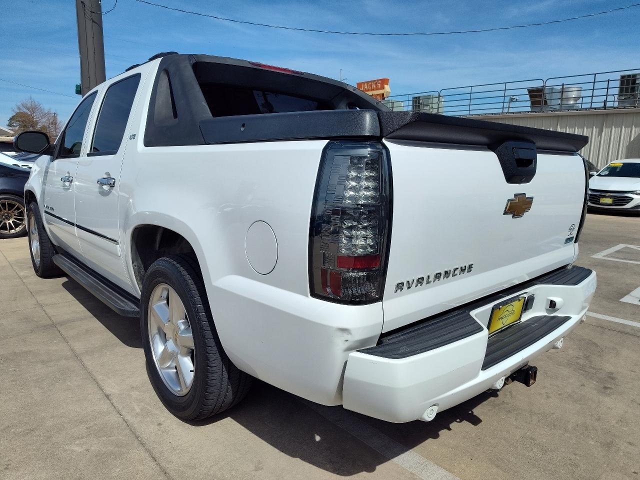 Chevrolet Avalanche LTZ 4D SUV 4WD 2011