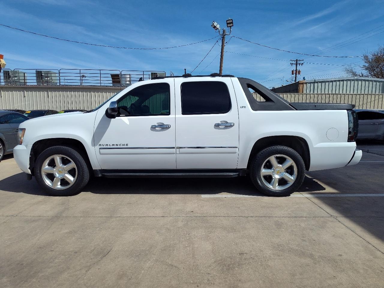 Chevrolet Avalanche LTZ 4D SUV 4WD 2011