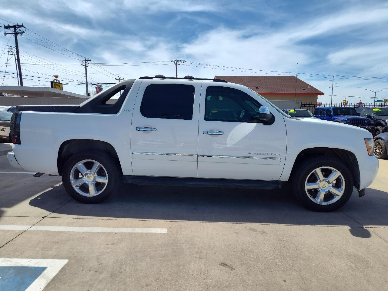 Chevrolet Avalanche LTZ 4D SUV 4WD 2011