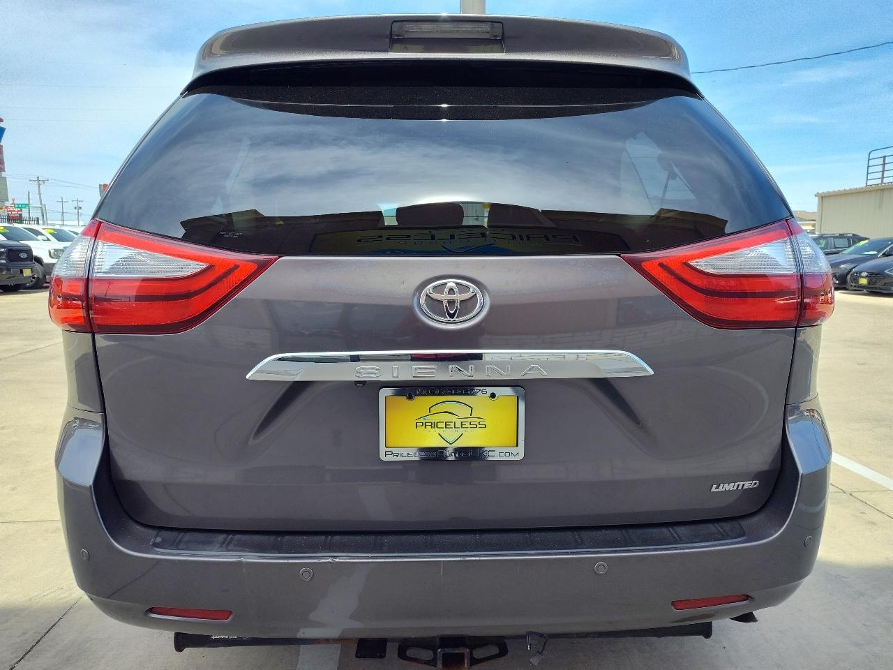 Toyota Sienna Limited Premium 7-Passenger 2017