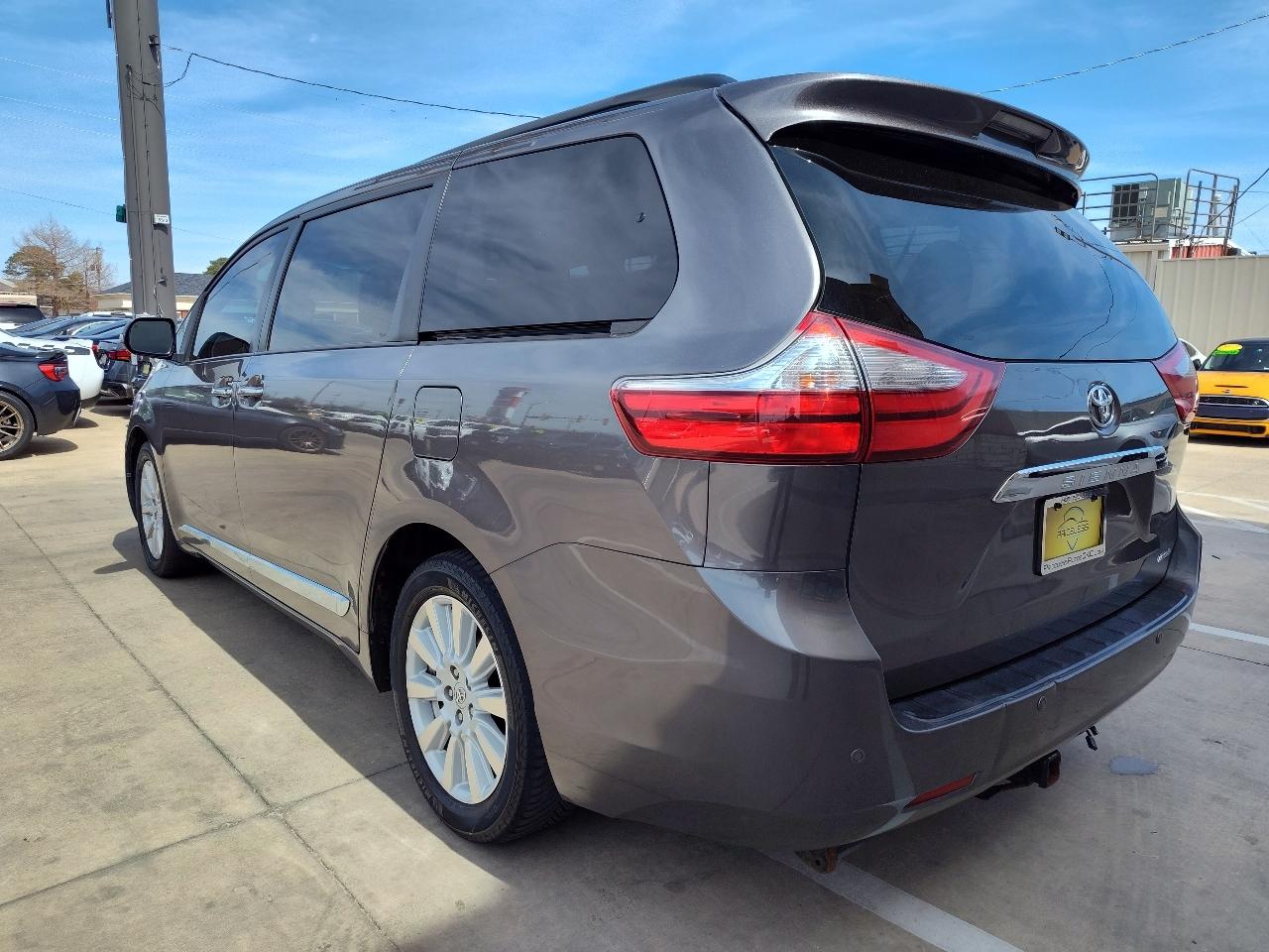 Toyota Sienna Limited Premium 7-Passenger 2017
