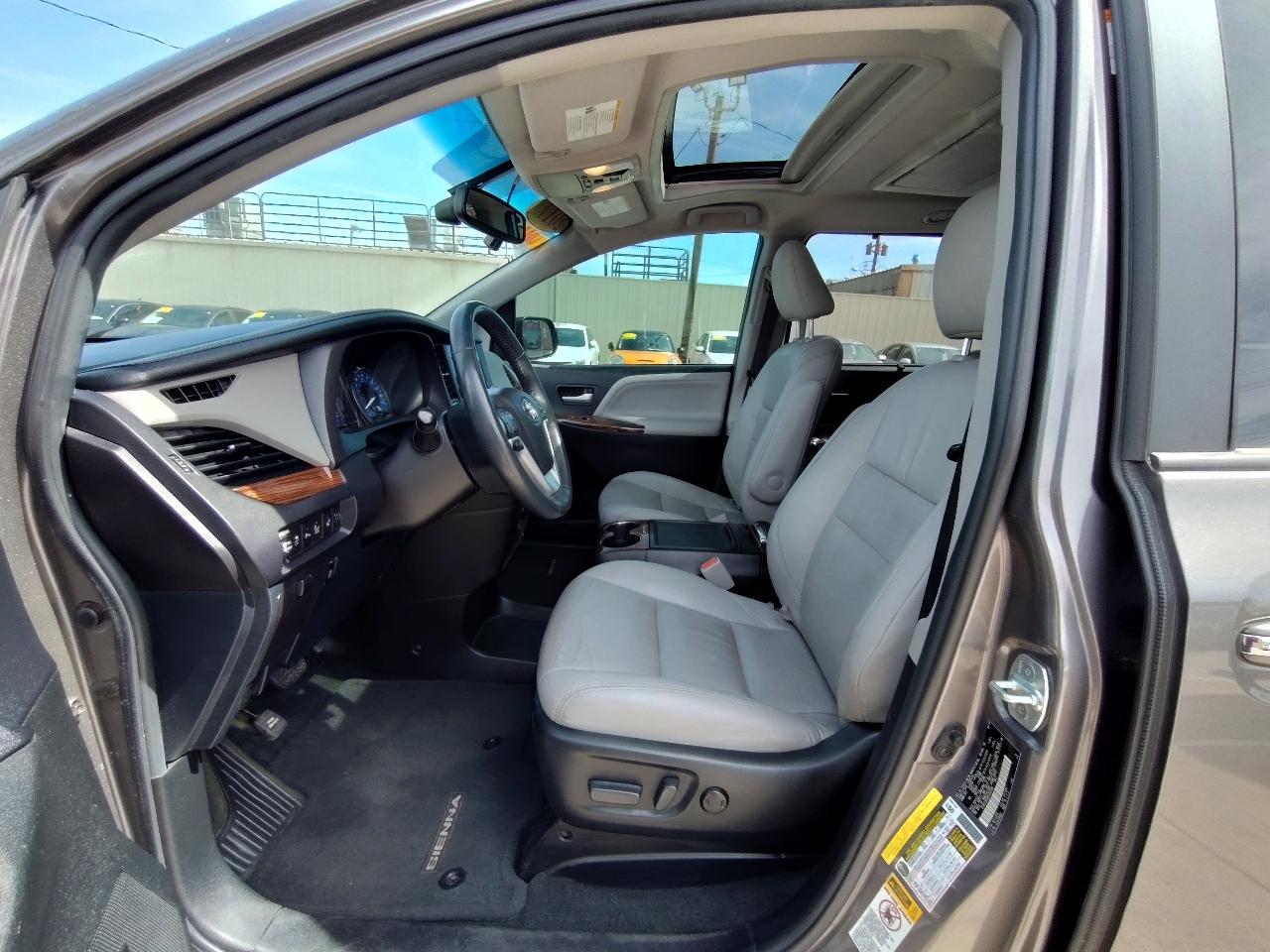 Toyota Sienna Limited Premium 7-Passenger 2017