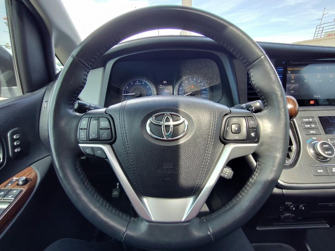 Toyota Sienna Limited Premium 7-Passenger 2017