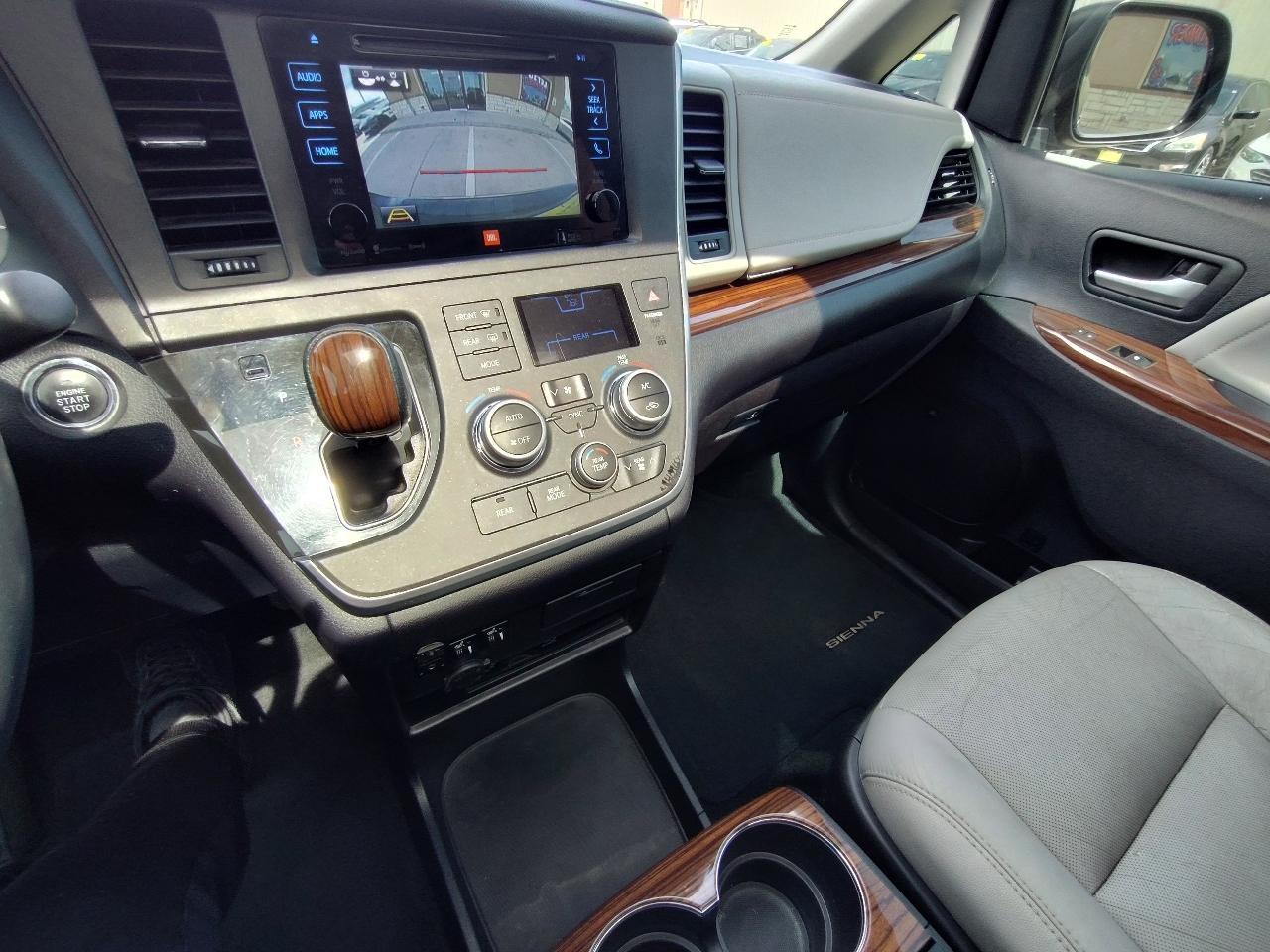 Toyota Sienna Limited Premium 7-Passenger 2017