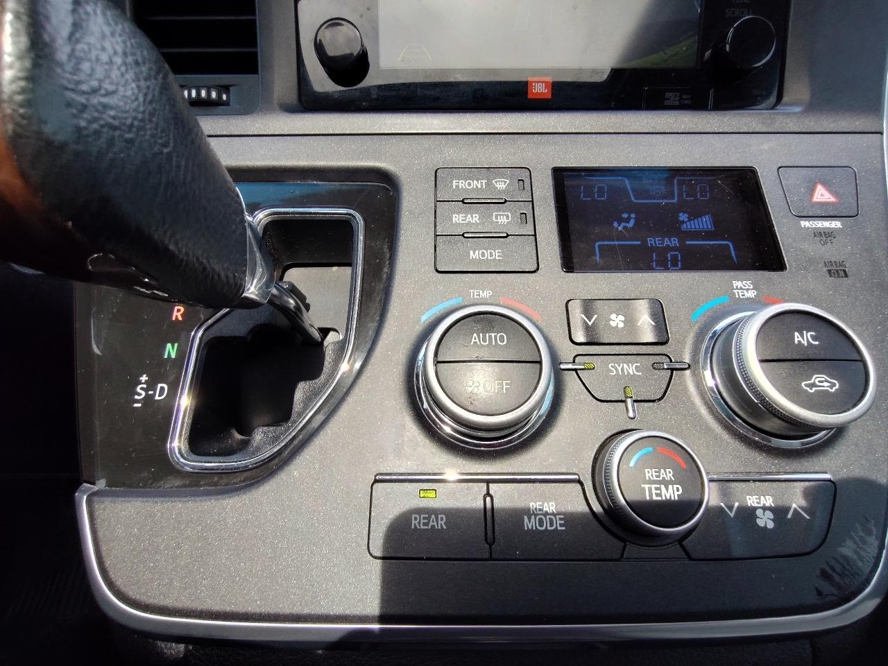 Toyota Sienna Limited Premium 7-Passenger 2017