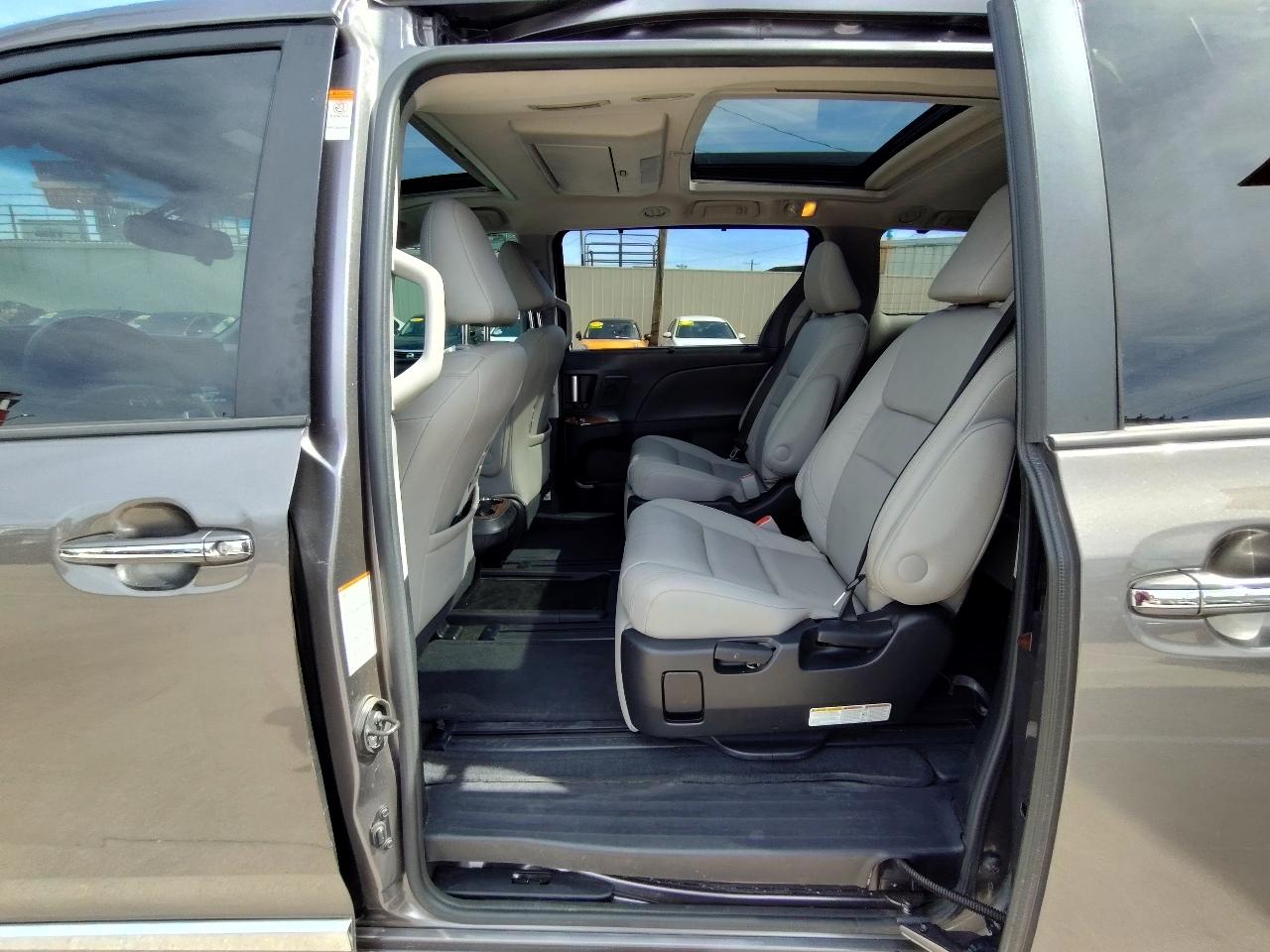 Toyota Sienna Limited Premium 7-Passenger 2017