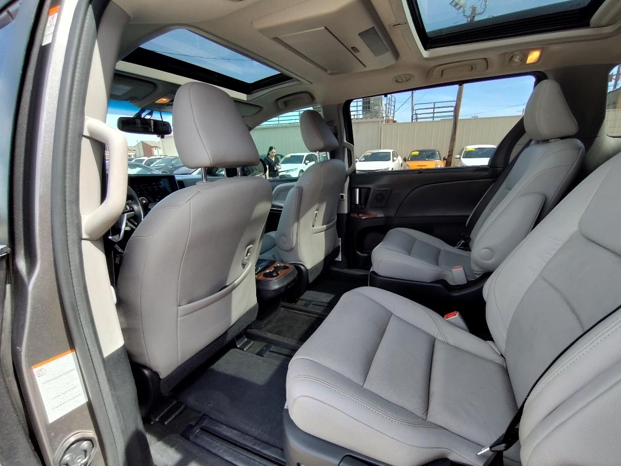 Toyota Sienna Limited Premium 7-Passenger 2017