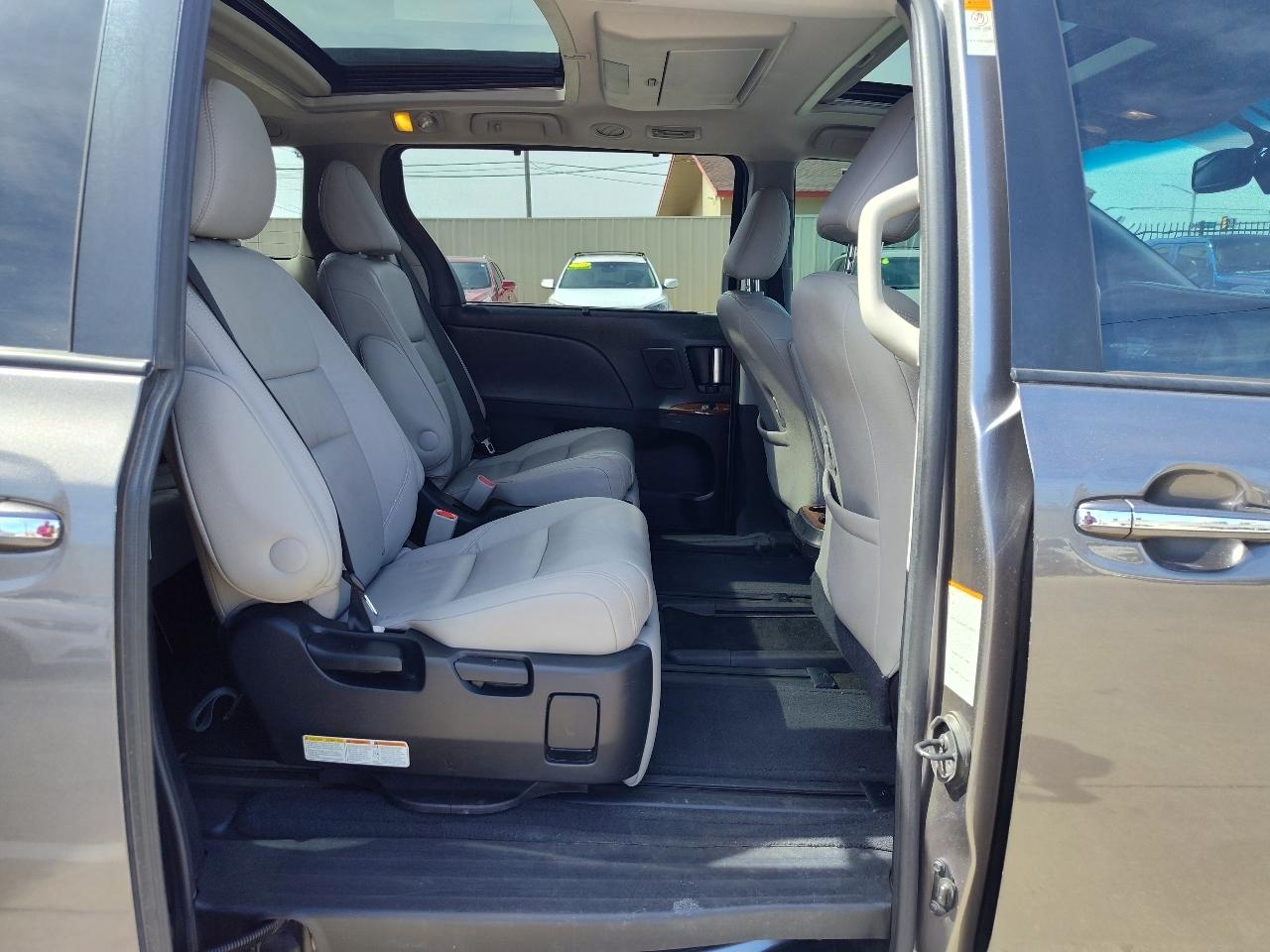 Toyota Sienna Limited Premium 7-Passenger 2017